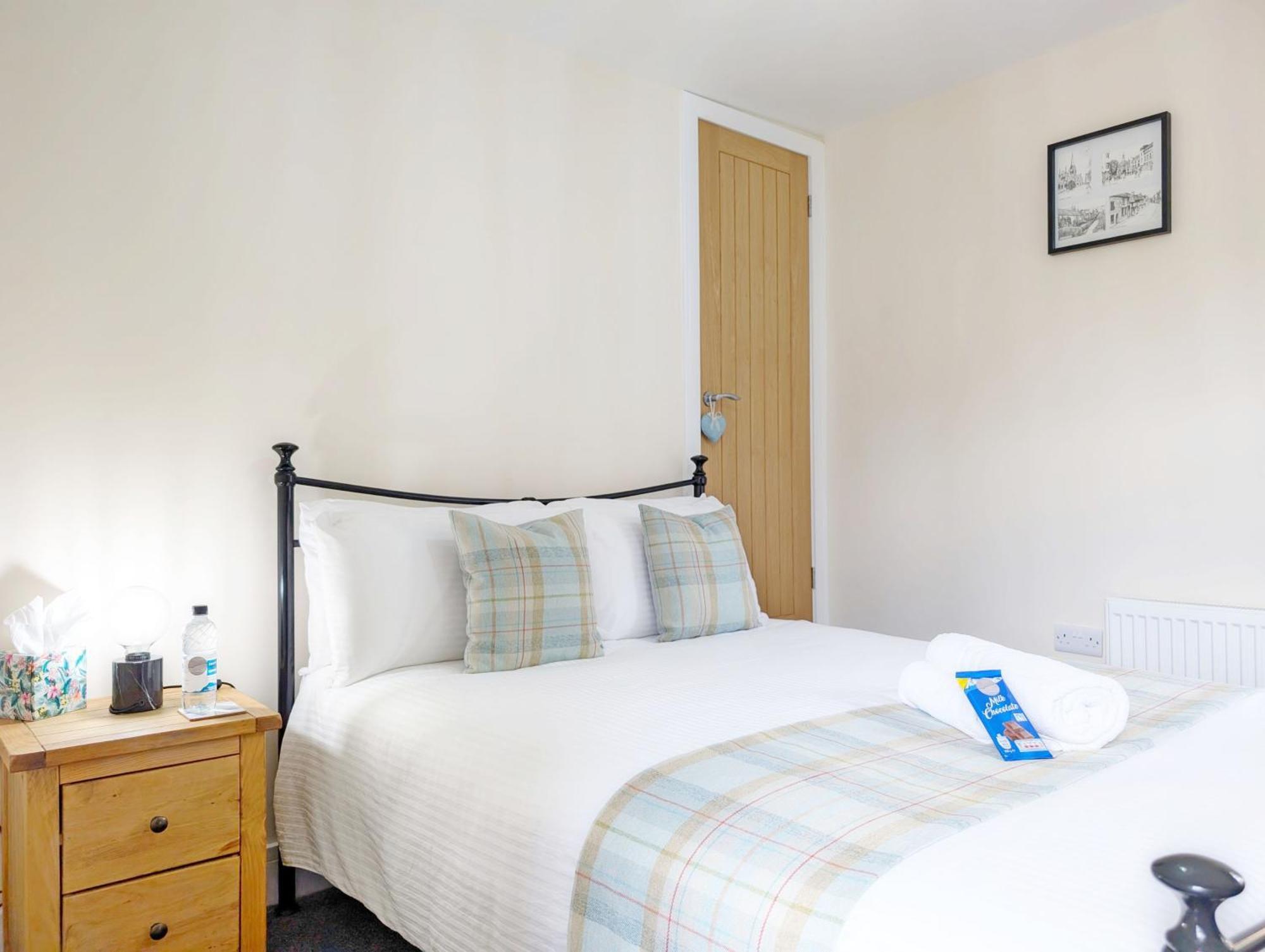 Four Priory Road, Chichester Luaran gambar