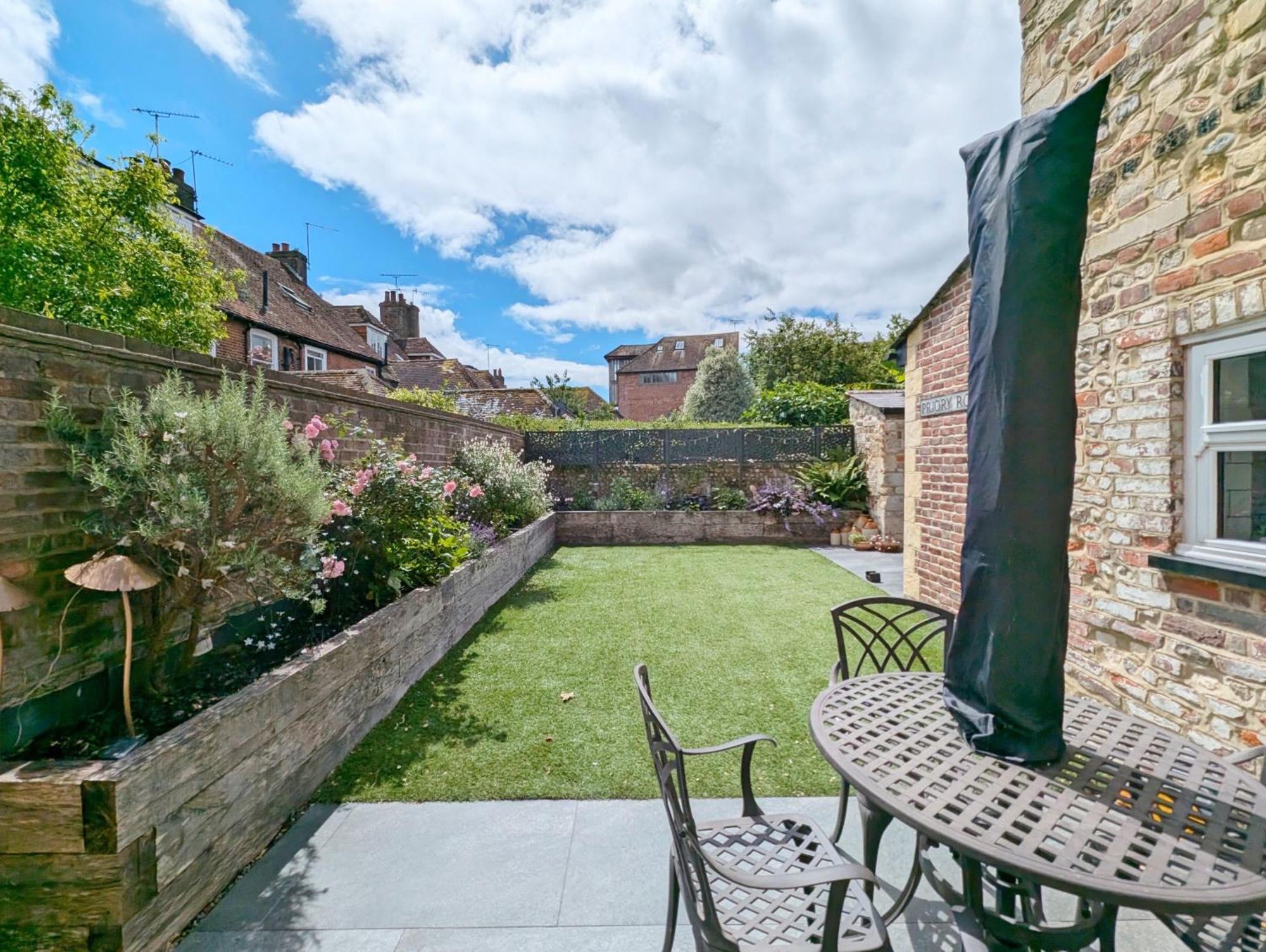 Four Priory Road, Chichester Luaran gambar